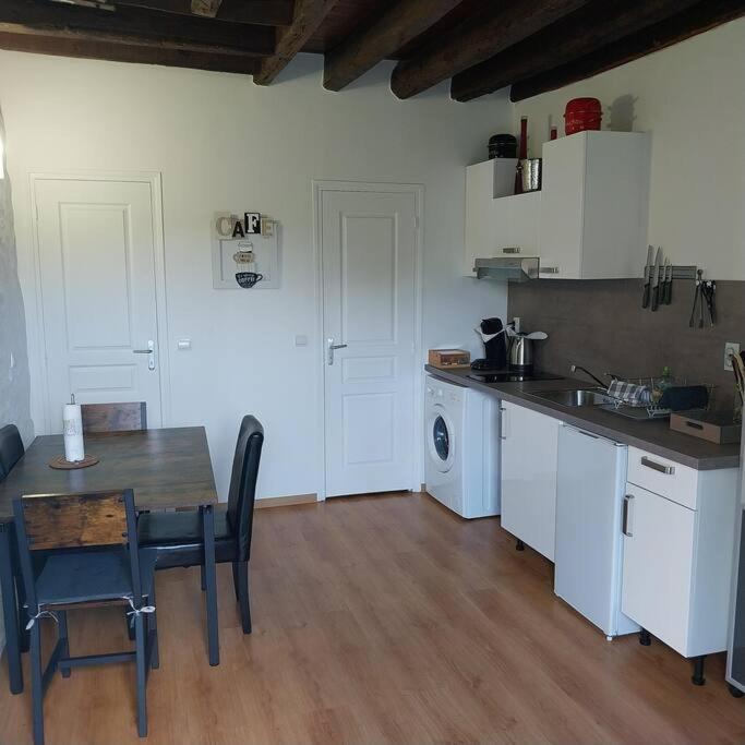 Gite Dans Une Ancienne Corps De Ferme D Provins Exterior foto